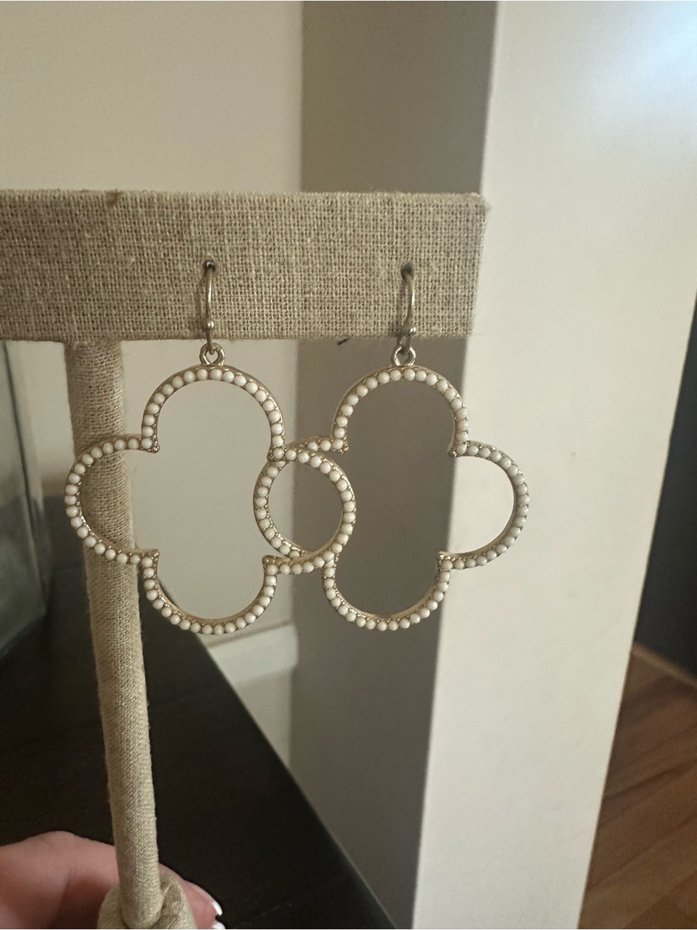 Flower shape earrings